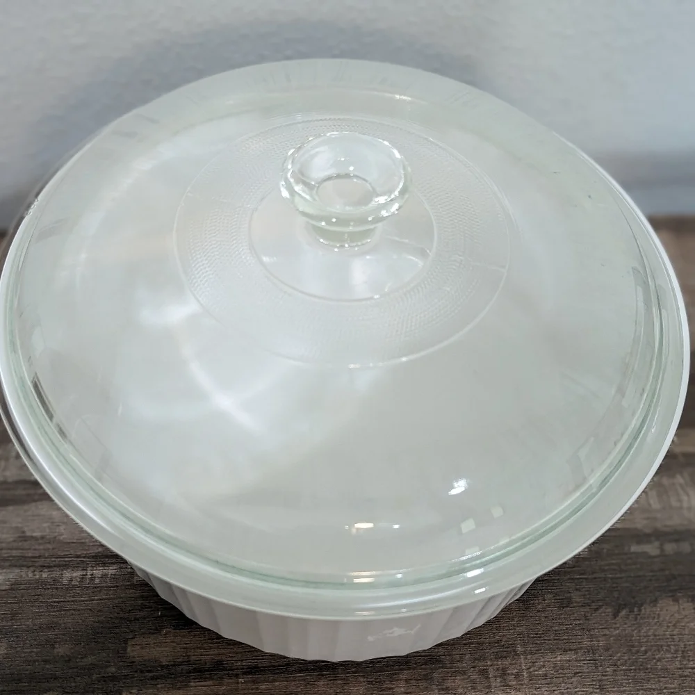 Corningware Vintage All White F-1-B 2.5 Quart Baking dish with Lid - Picture 5 of 6
